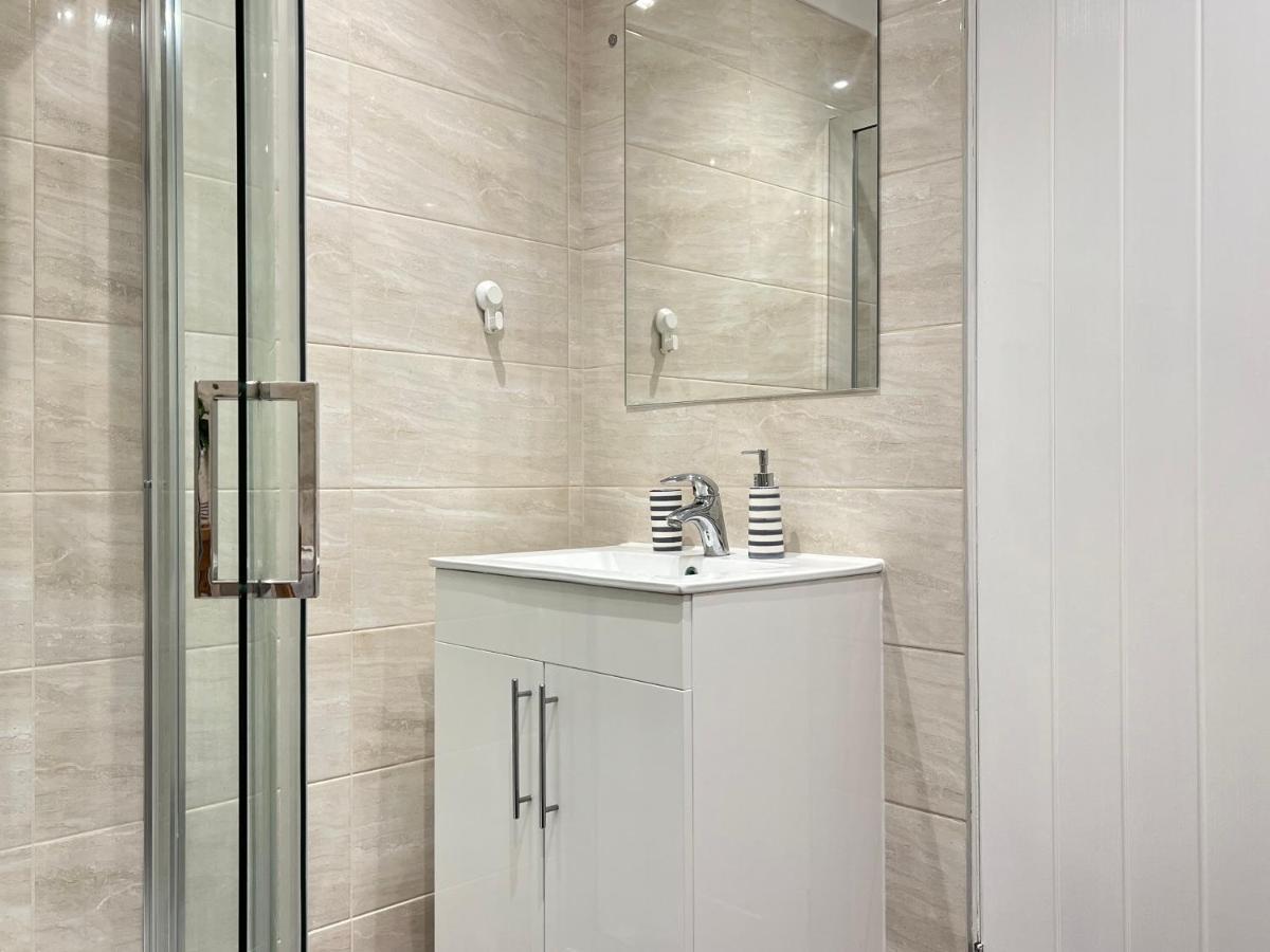 Modern 2 Bed Townhouse Just Outside City Walls With Free Private Parking Йорк Екстериор снимка