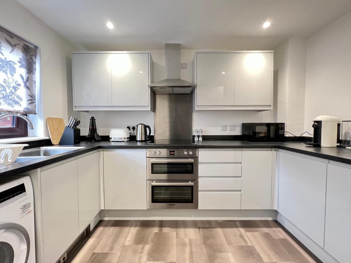 Modern 2 Bed Townhouse Just Outside City Walls With Free Private Parking Йорк Екстериор снимка