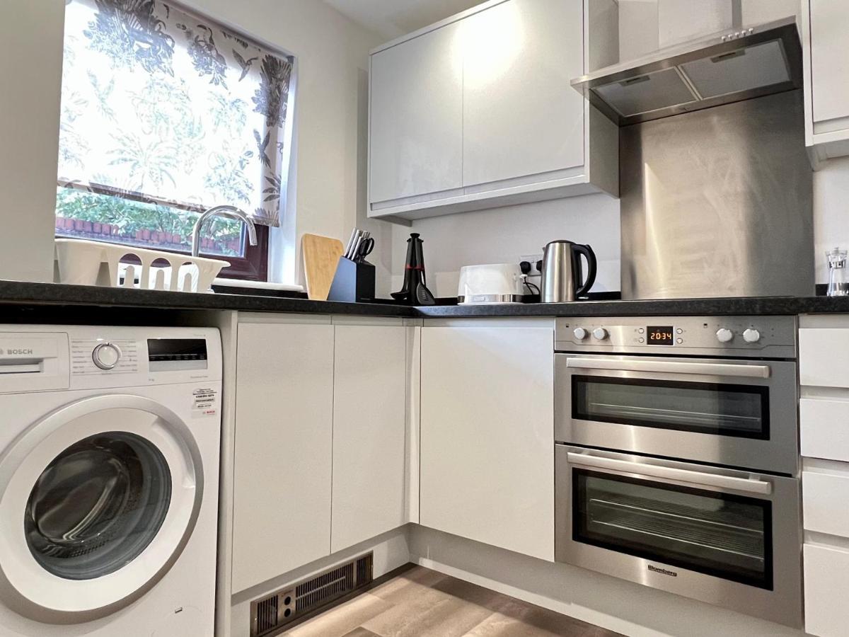 Modern 2 Bed Townhouse Just Outside City Walls With Free Private Parking Йорк Екстериор снимка