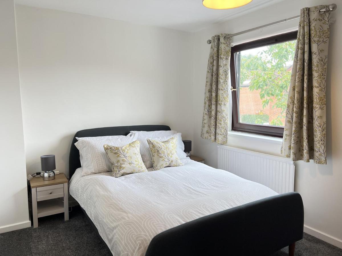 Modern 2 Bed Townhouse Just Outside City Walls With Free Private Parking Йорк Екстериор снимка